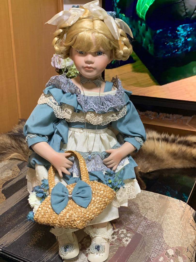 人形 ANTIQUE MUSICAL DOLL PORCELAINS