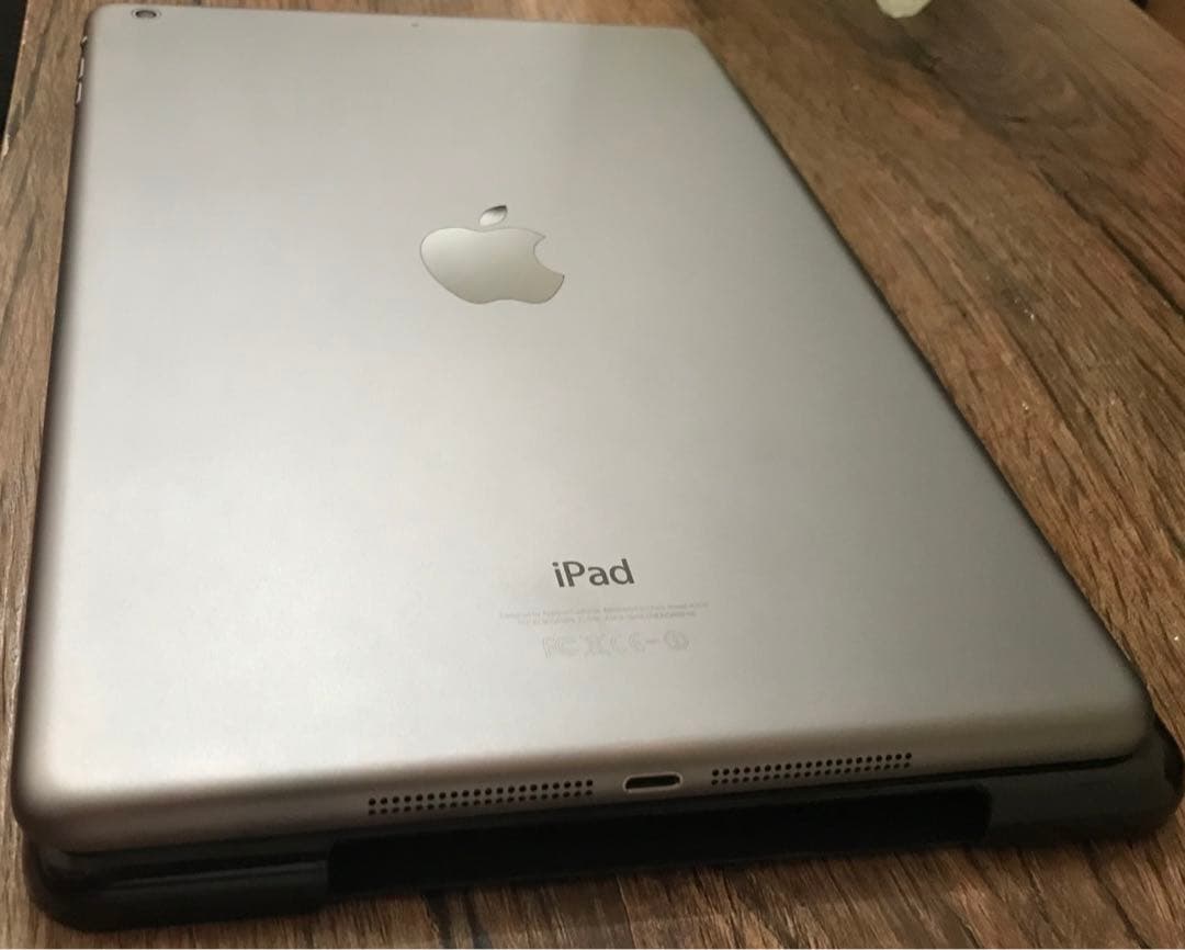 美品未使用に近いIPADAIRWI-FI 16GB グレイ