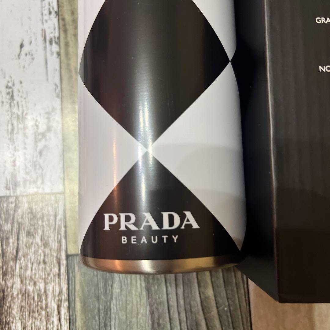 PRADA BEAUTY 水筒 ブラックホワイト