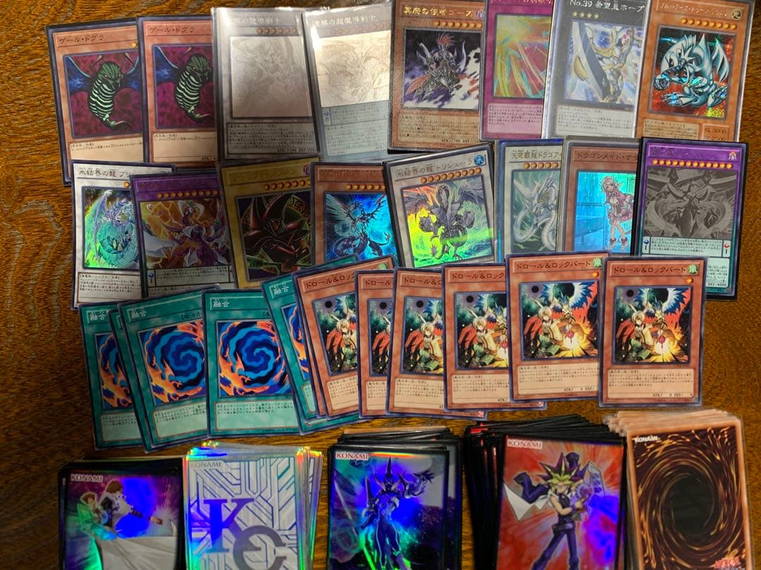 遊戯王　まとめ売り　デッキ引退品　スーパーレアなど結構多いです。　1300枚程度