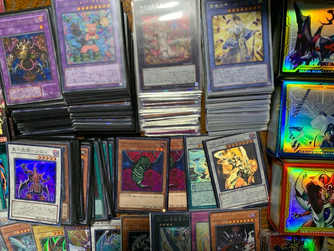 遊戯王　まとめ売り　デッキ引退品　スーパーレアなど結構多いです。　1300枚程度
