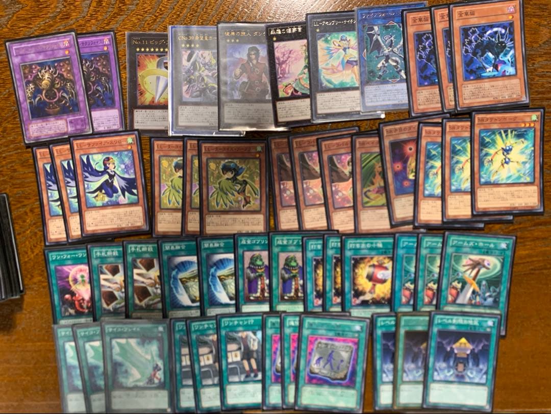 遊戯王　まとめ売り　デッキ引退品　スーパーレアなど結構多いです。　1300枚程度