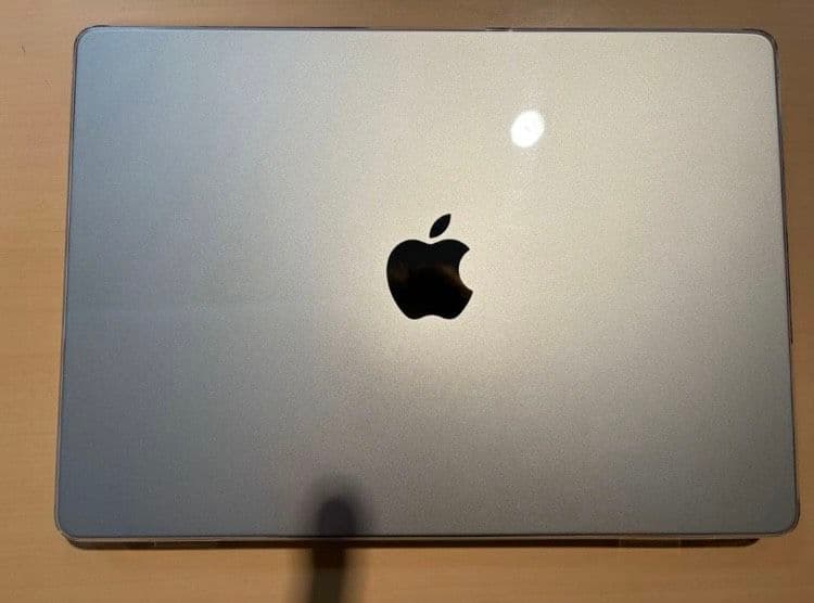 MacBook Pro M4Max 36GB/1TB 14インチ　シルバー　1台