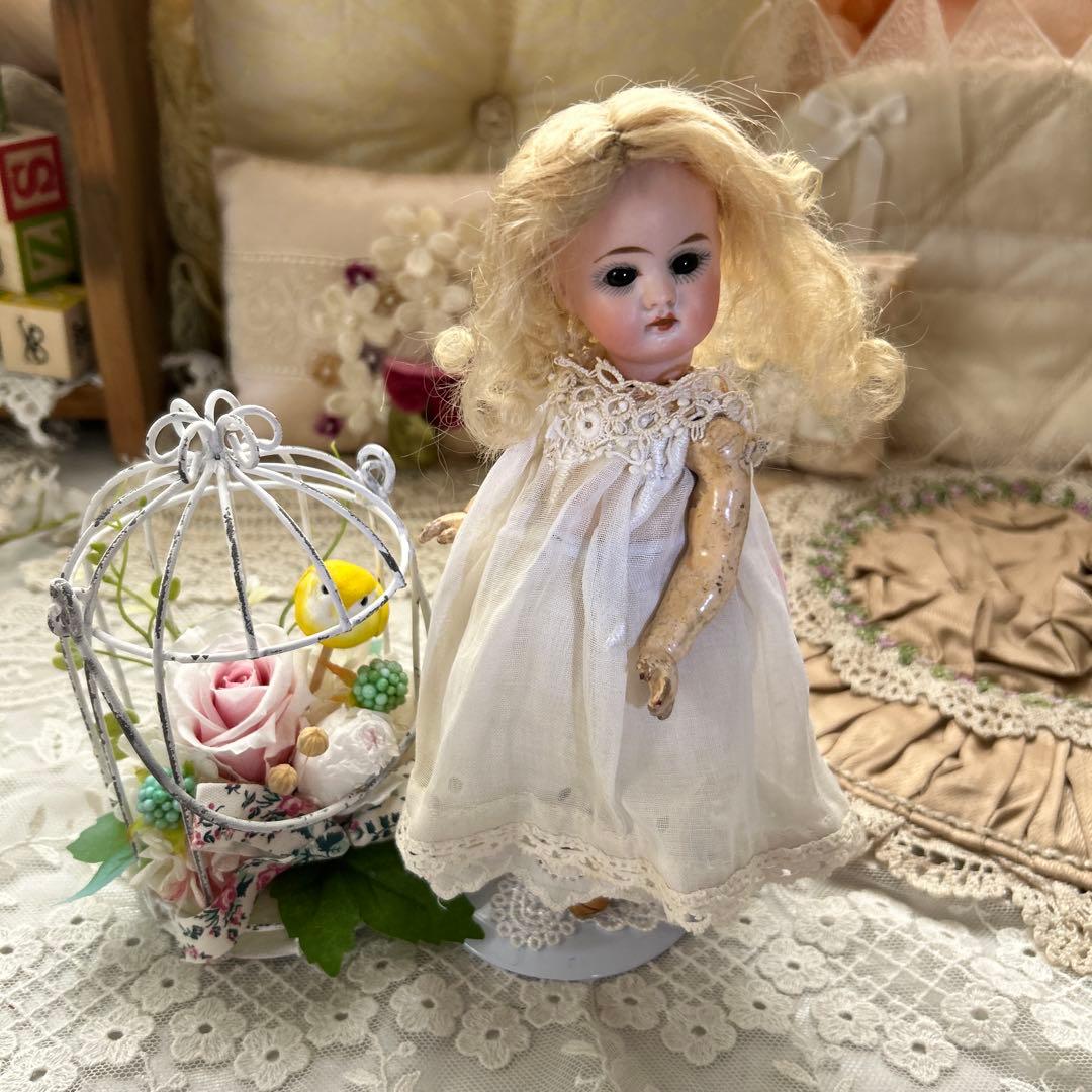 ドイツのアンティークビスクドール