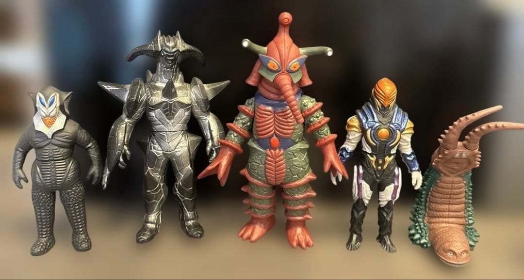 ウルトラマン　ソフビ　怪獣シリーズ 18体まとめ売り　オメガカード付き