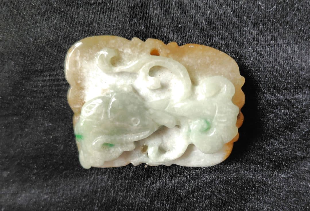 翡翠の彫刻ペンダントトップ