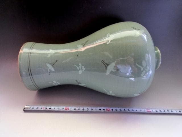 花瓶【在銘・青松】高麗青磁 象嵌雲鶴文 梅瓶（高さ32.5cm）花器 花生け●