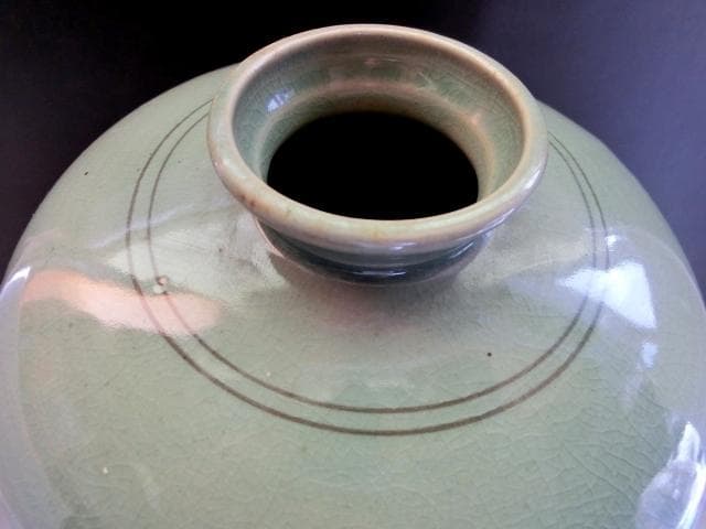 花瓶【在銘・青松】高麗青磁 象嵌雲鶴文 梅瓶（高さ32.5cm）花器 花生け●