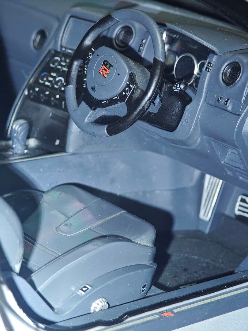 イーグルモス Nissan GT-R 35 1/8スケール シルバー完成品