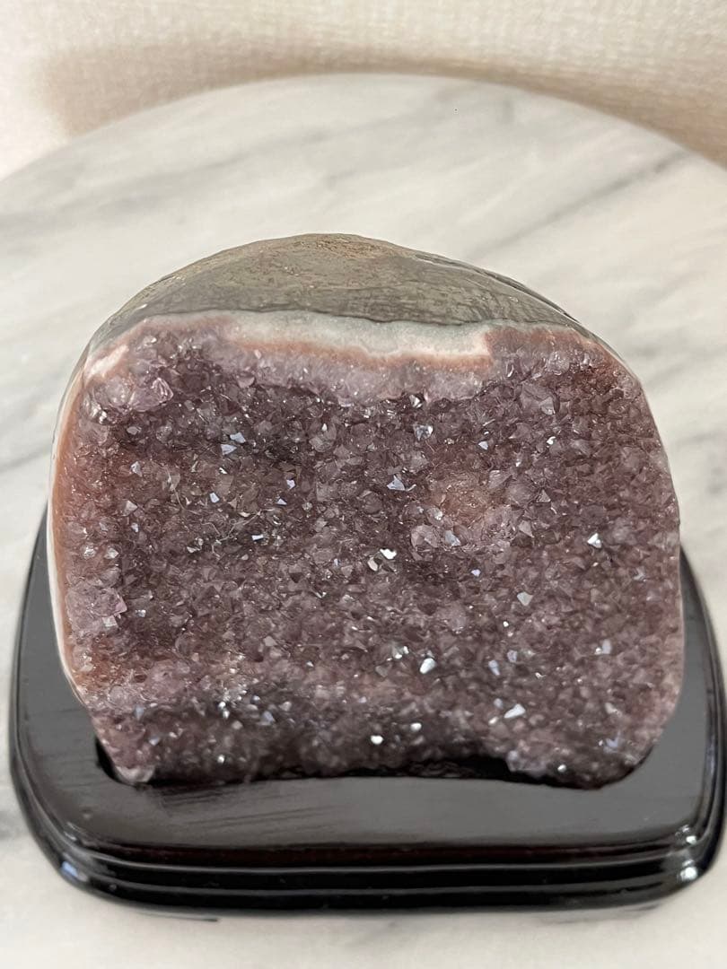 【天然石】⑤アメジストドーム　ジオード 原石 1kg以上 木製台座付き 紫水晶