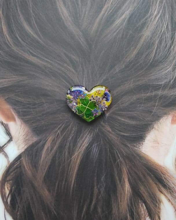 涼しげクローバーのハートレジンヘアゴム