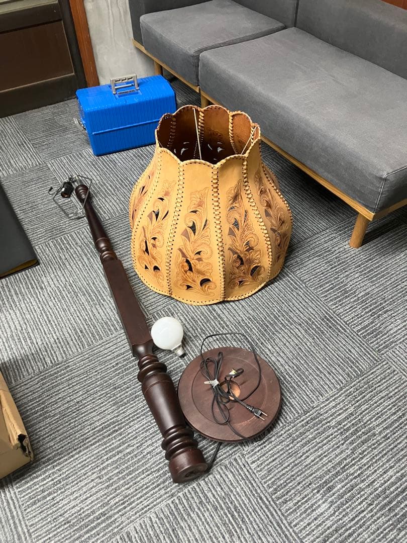 アンティーク　フロアランプ　カービング　本革