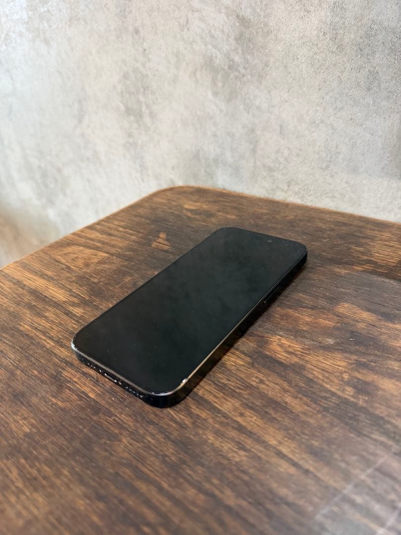 【美品】iPhone 15Pro 256GB SiMフリー　ブラックチタニウム