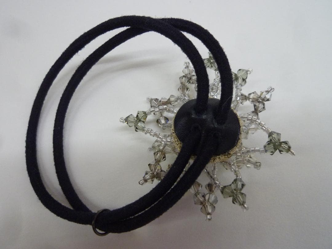 ビーズ雪の結晶ヘアゴム