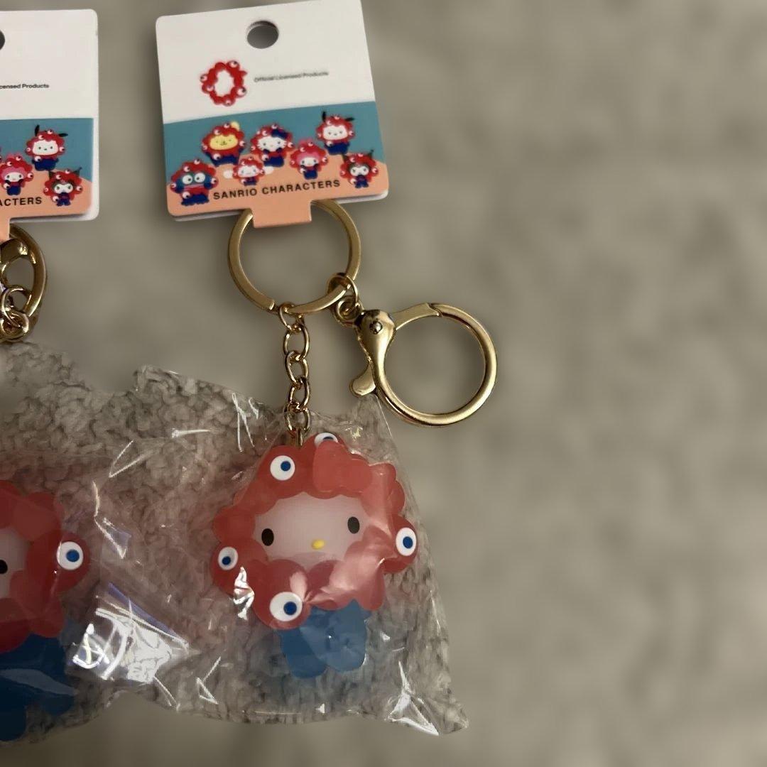新品　ミャクミャク　立体マスコットクリアカラーキーホルダー　キティ　ポチャッコ