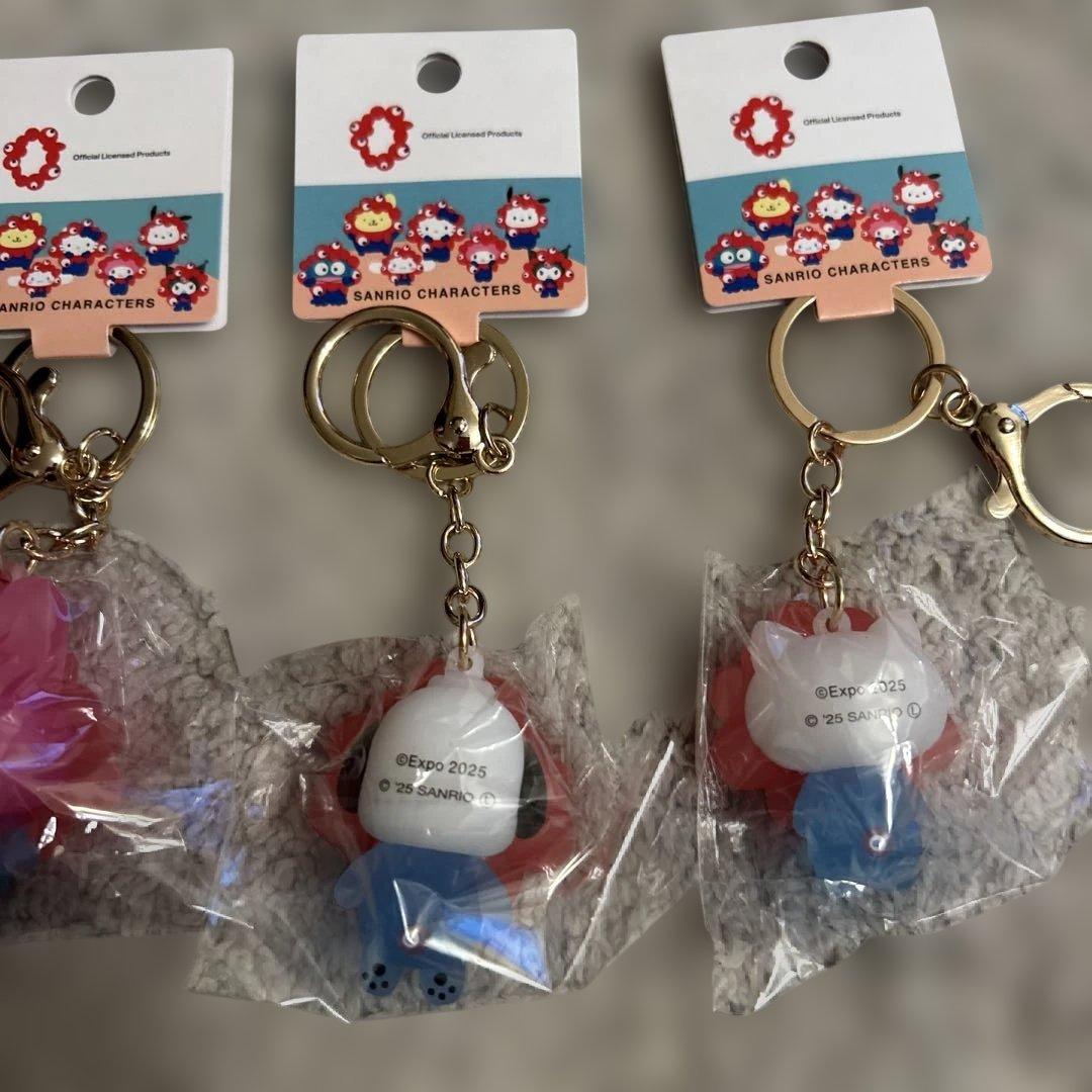 新品　ミャクミャク　立体マスコットクリアカラーキーホルダー　キティ　ポチャッコ