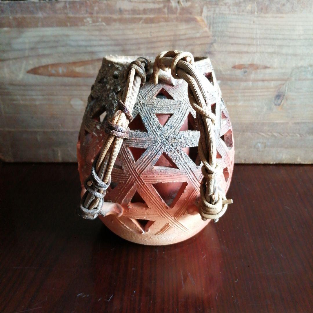 常滑焼　山田絵夢　透彫背負子形花入　17.5cm