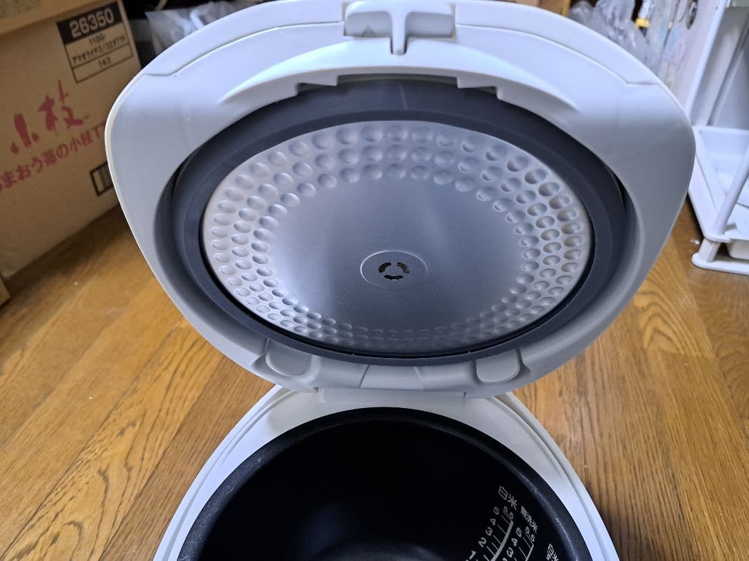 くう　TOSHIBA IHジャー炊飯器 RC-10HK ホワイト