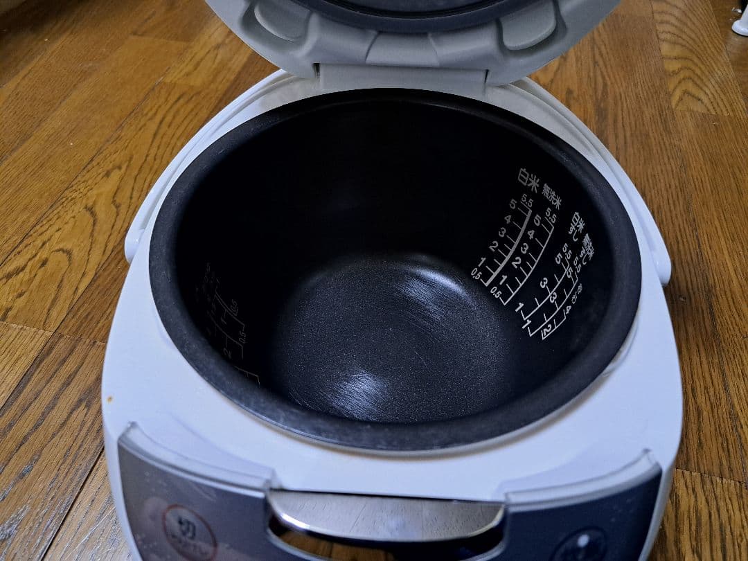 くう　TOSHIBA IHジャー炊飯器 RC-10HK ホワイト
