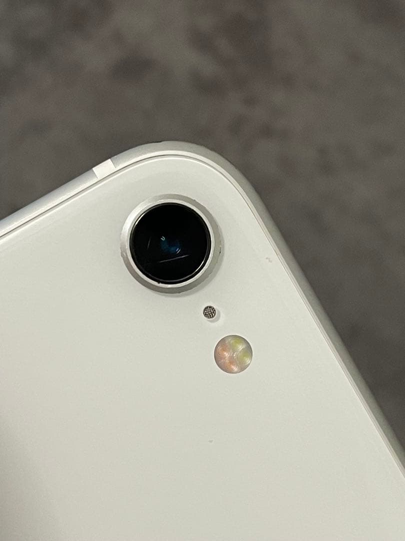 iPhonese 第2世代 128gスターライト 本体 iphonese2