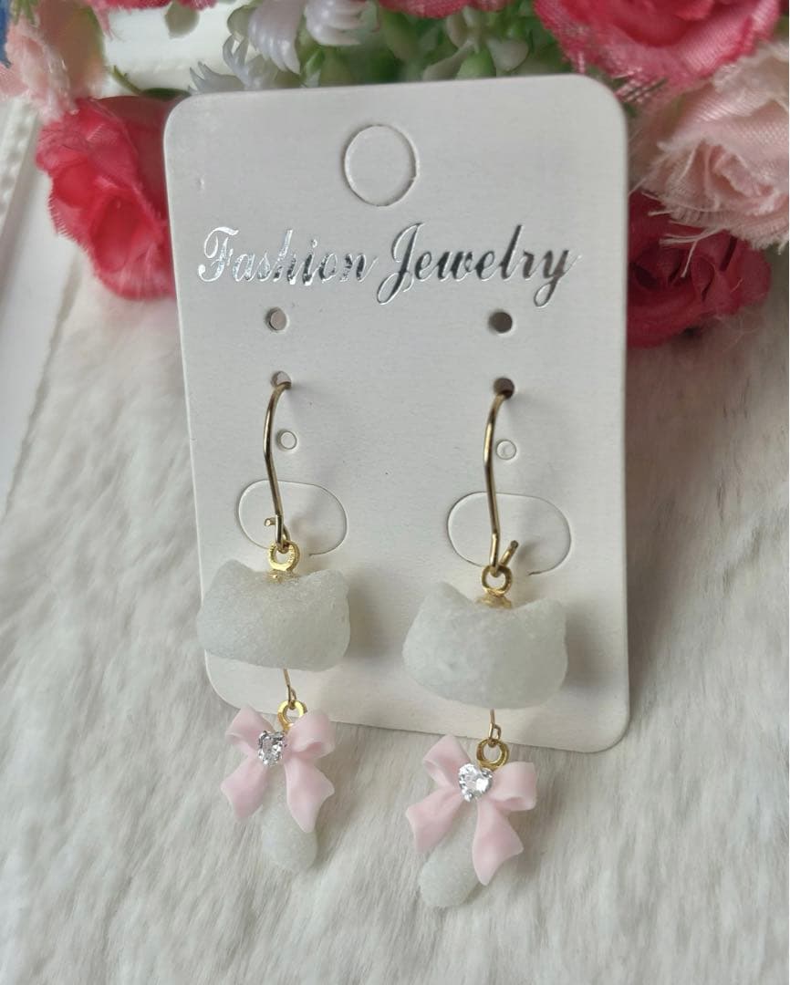 A　もこっと♡白にゃんこ　しっぽゆらゆら♡ピアス/イヤリング✩*॰¨
