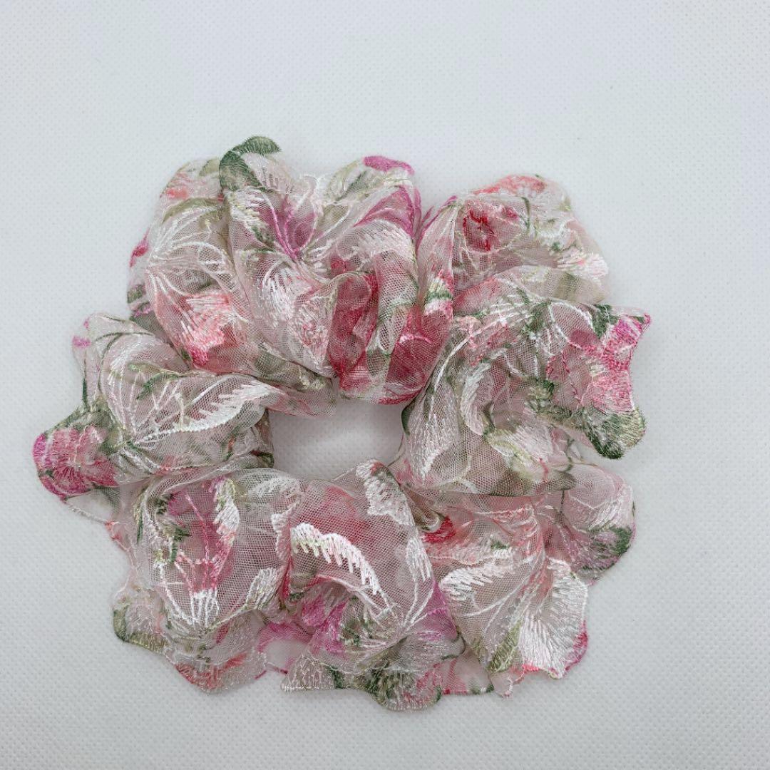 ハンドメイド　お得なシュシュ2点セット‼️光沢あり　色違い花柄チュールレース