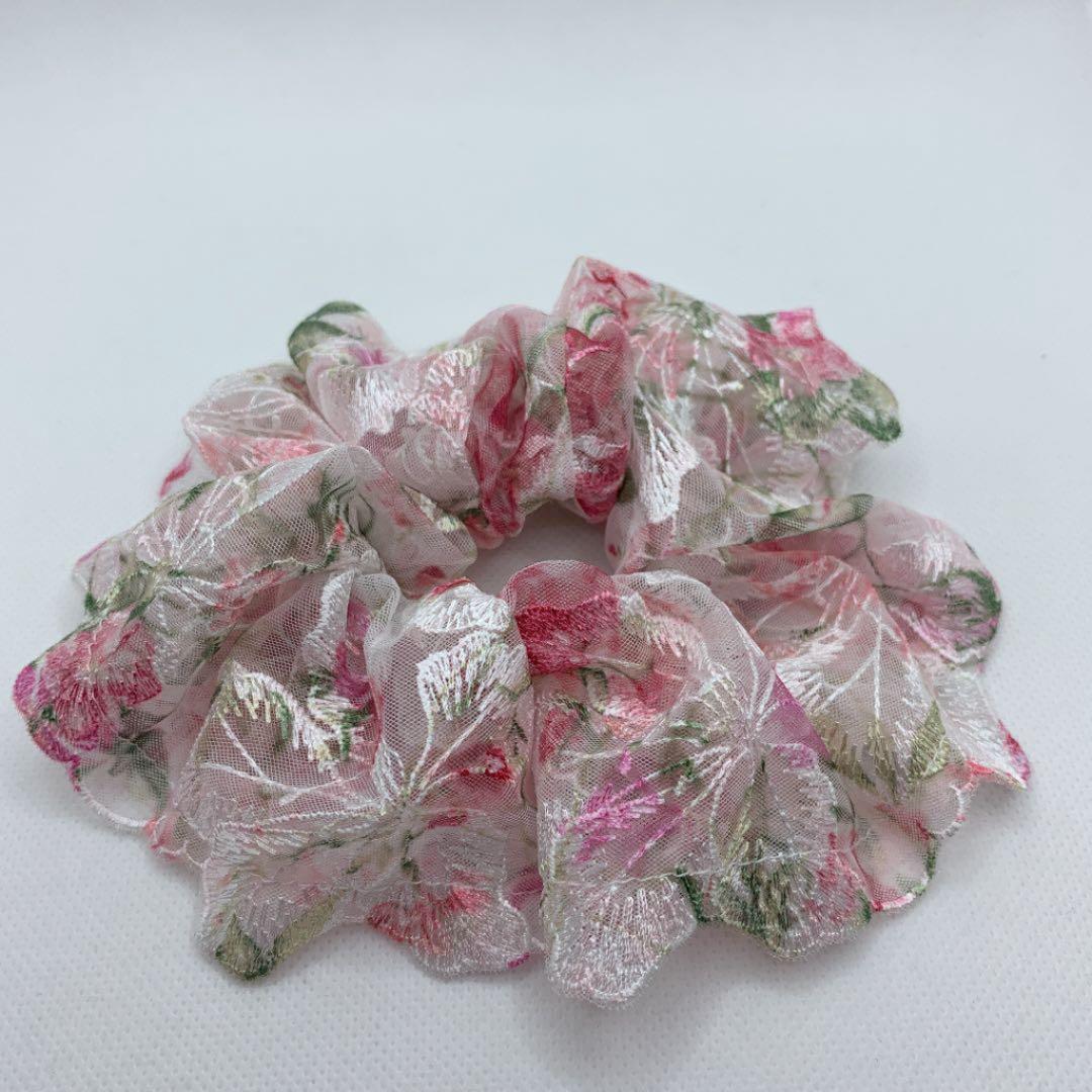 ハンドメイド　お得なシュシュ2点セット‼️光沢あり　色違い花柄チュールレース