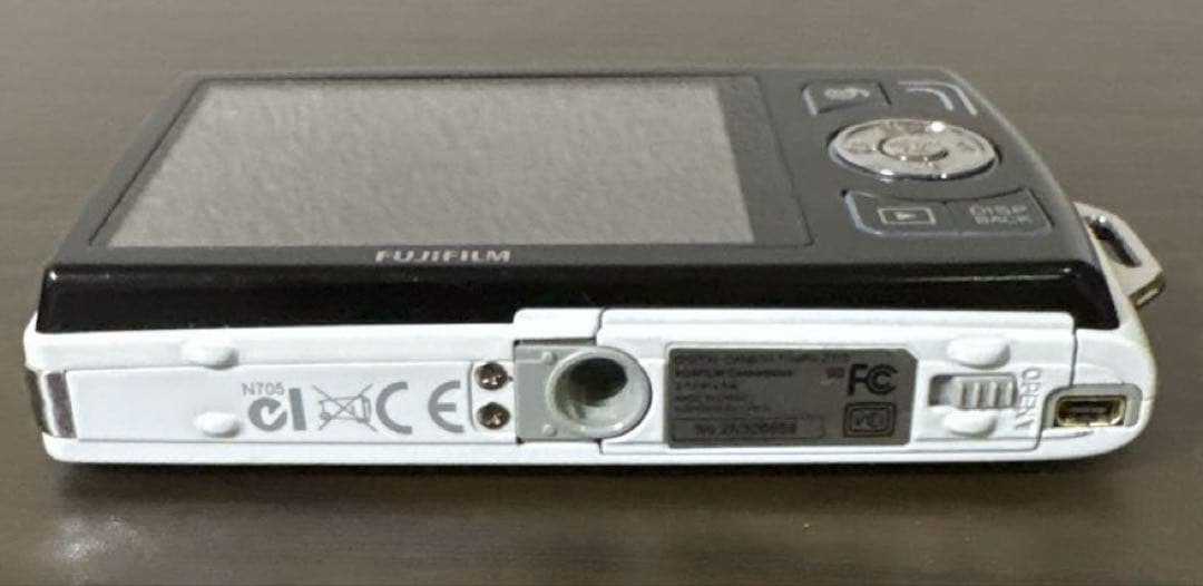 デジタルカメラ FinePix Z110 White