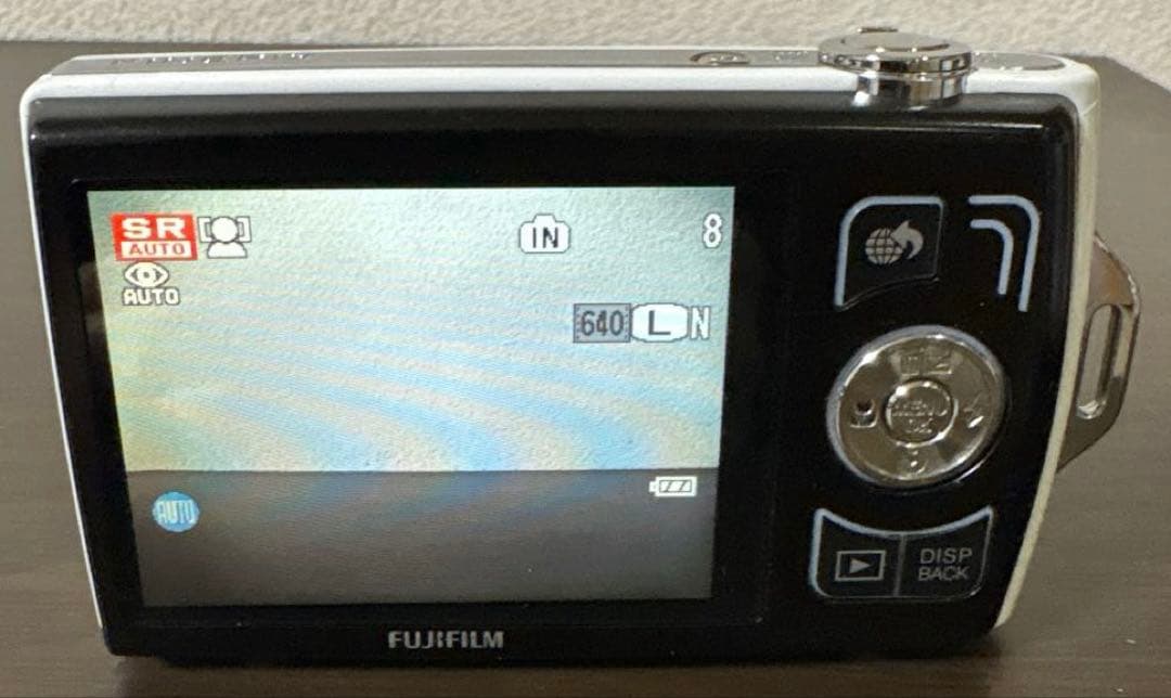 デジタルカメラ FinePix Z110 White