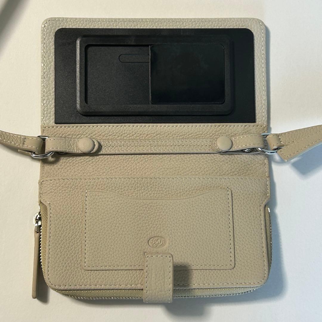 【新品未使用】デミュウDEMIU スマホケース+ストラップ ベージュ