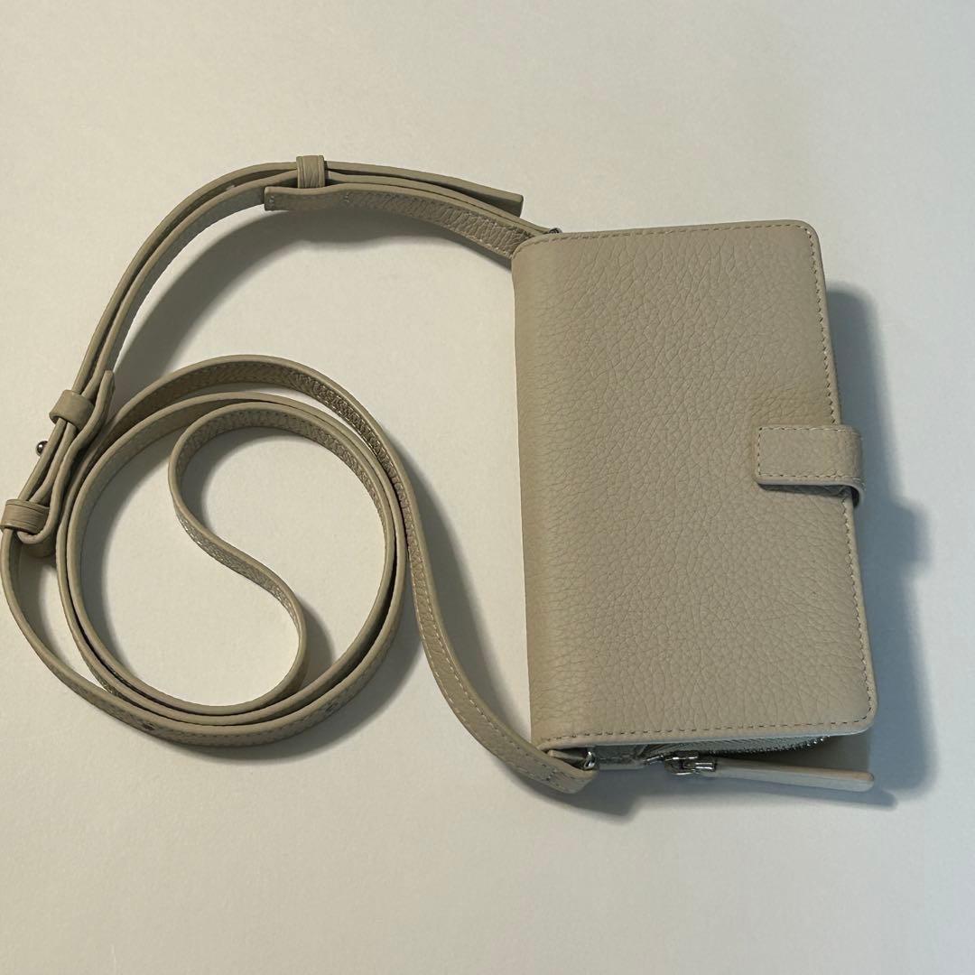 【新品未使用】デミュウDEMIU スマホケース+ストラップ ベージュ