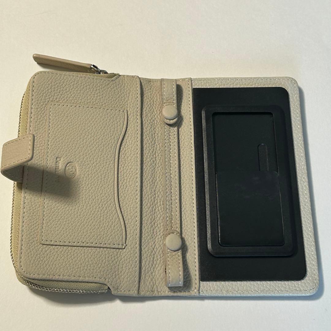 【新品未使用】デミュウDEMIU スマホケース+ストラップ ベージュ