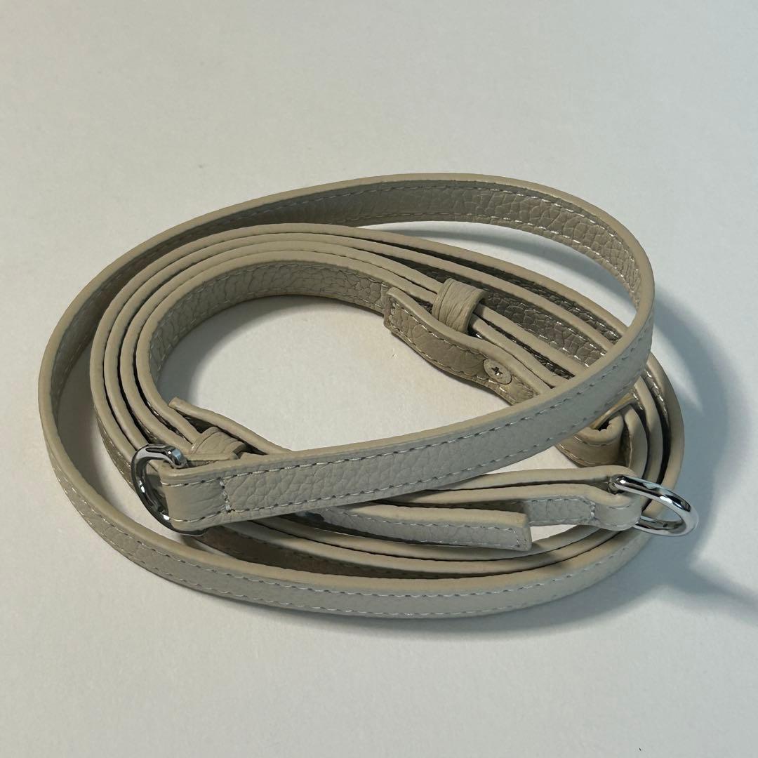 【新品未使用】デミュウDEMIU スマホケース+ストラップ ベージュ