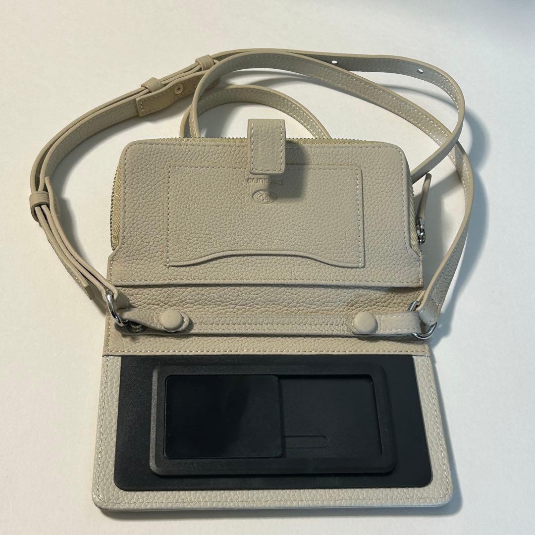 【新品未使用】デミュウDEMIU スマホケース+ストラップ ベージュ