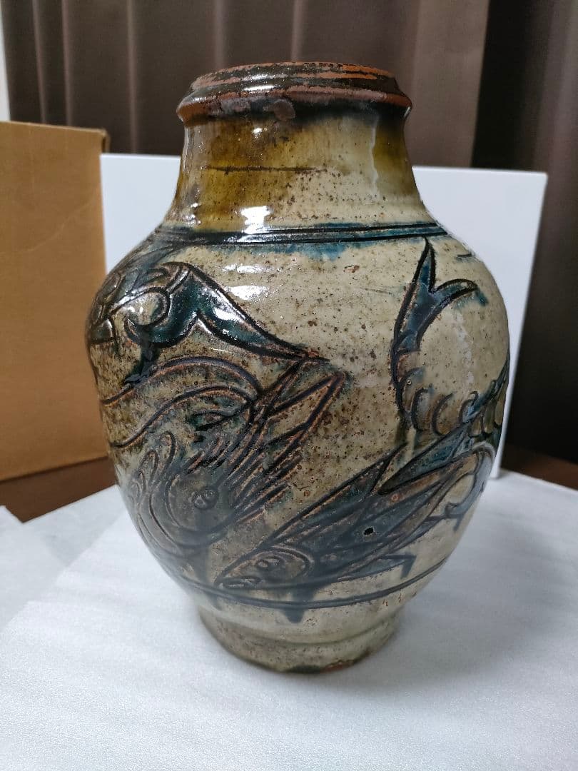 やちむん　人間国宝の金城次郎さんの作品　壺