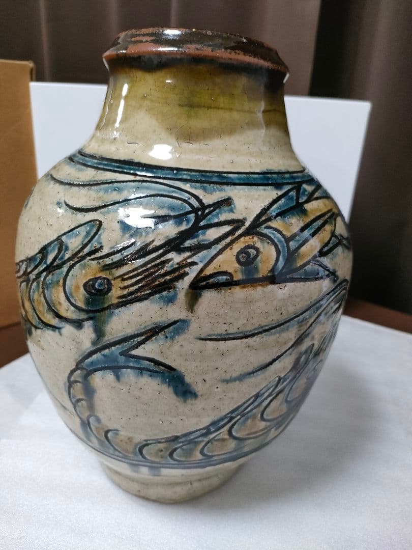 やちむん　人間国宝の金城次郎さんの作品　壺
