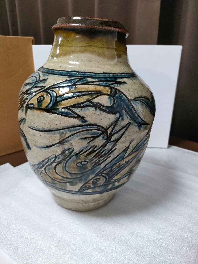 やちむん　人間国宝の金城次郎さんの作品　壺