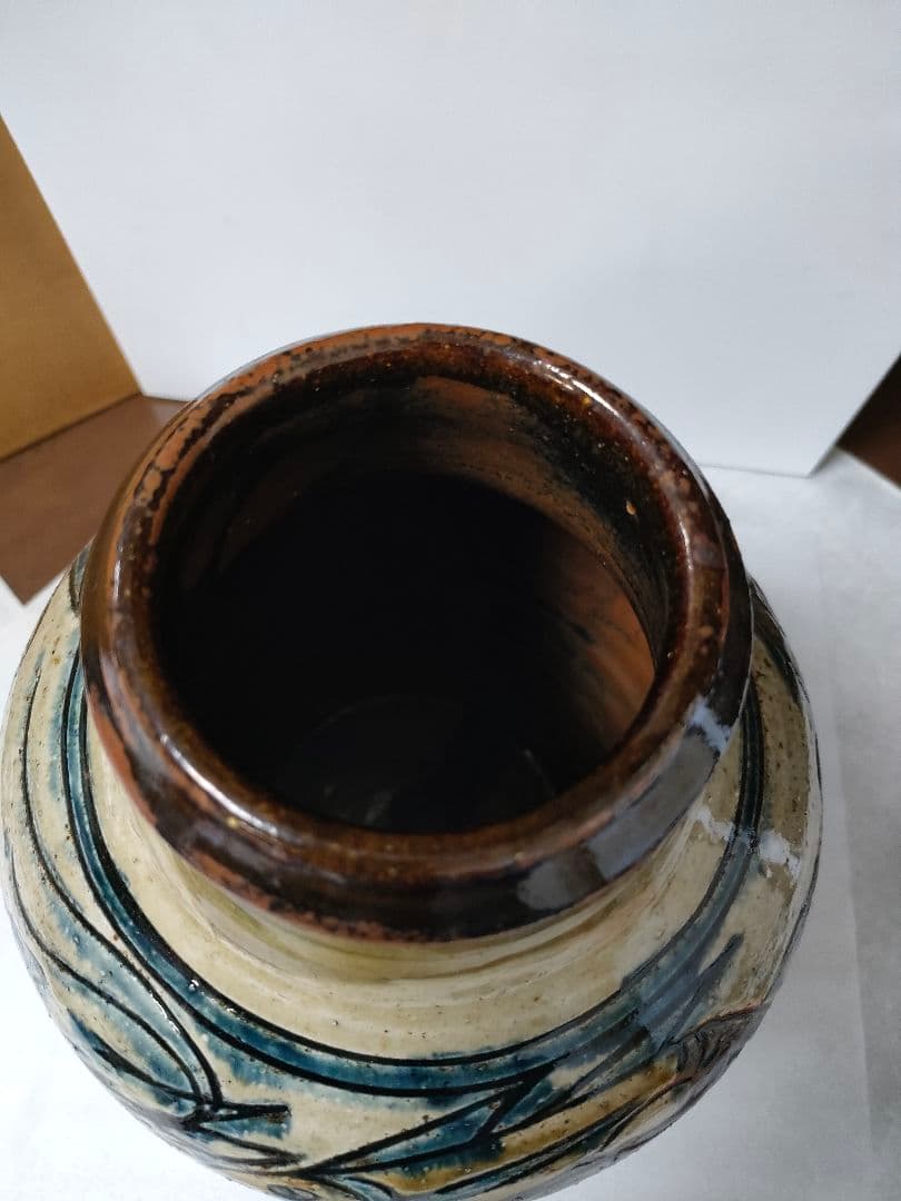 やちむん　人間国宝の金城次郎さんの作品　壺