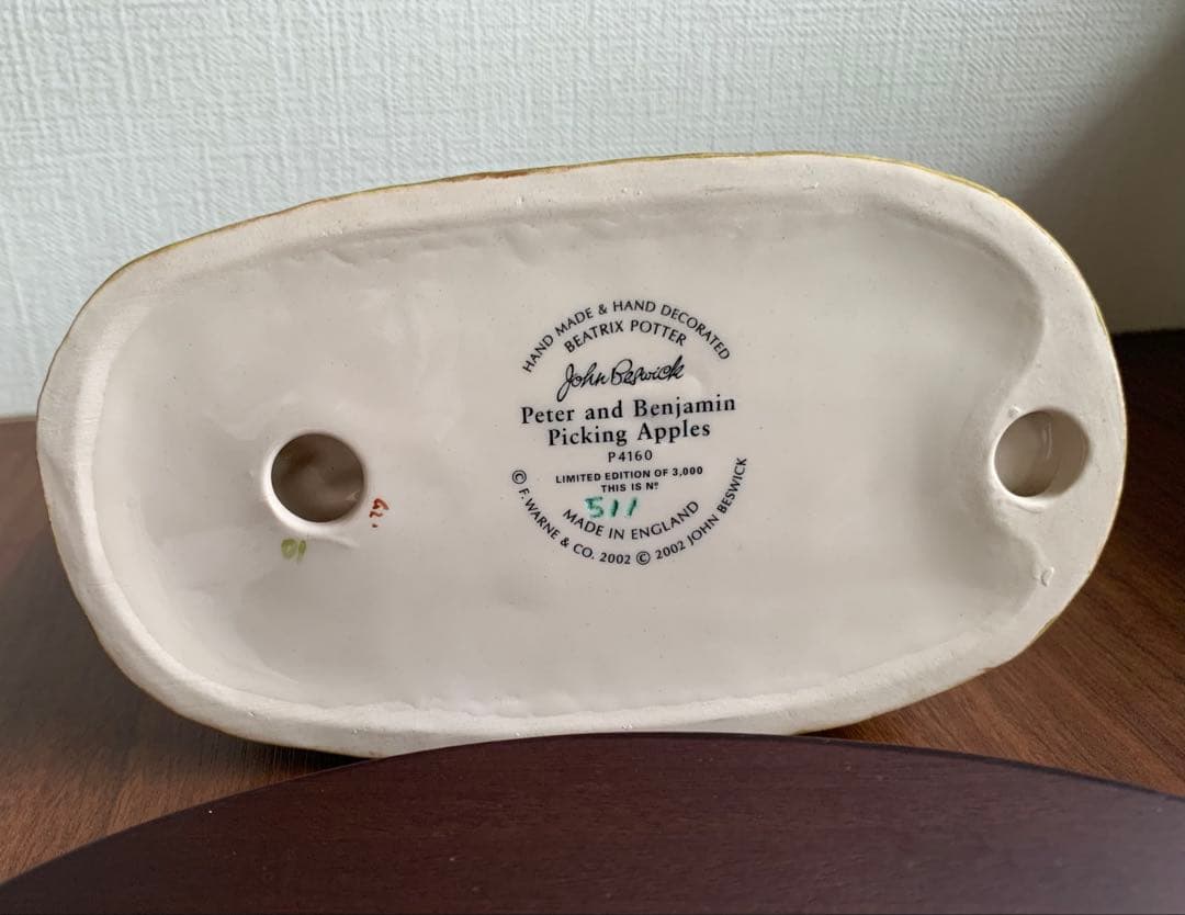 ピーターとベンジャミン タブロー りんご アップル ピーターラビット 置物