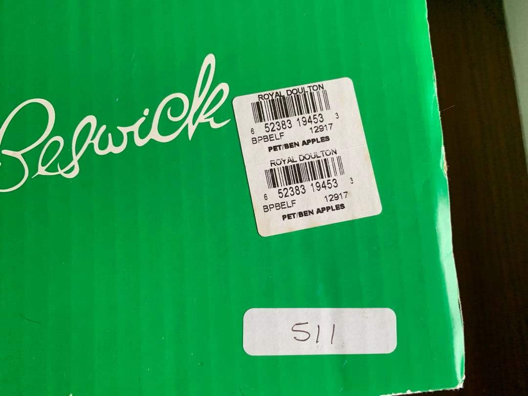 ピーターとベンジャミン タブロー りんご アップル ピーターラビット 置物