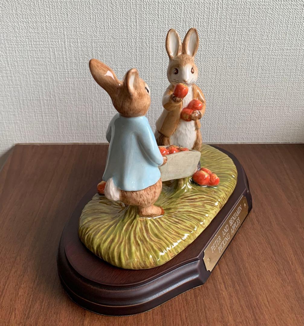 ピーターとベンジャミン タブロー りんご アップル ピーターラビット 置物
