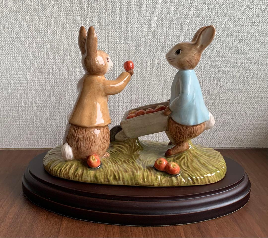 ピーターとベンジャミン タブロー りんご アップル ピーターラビット 置物