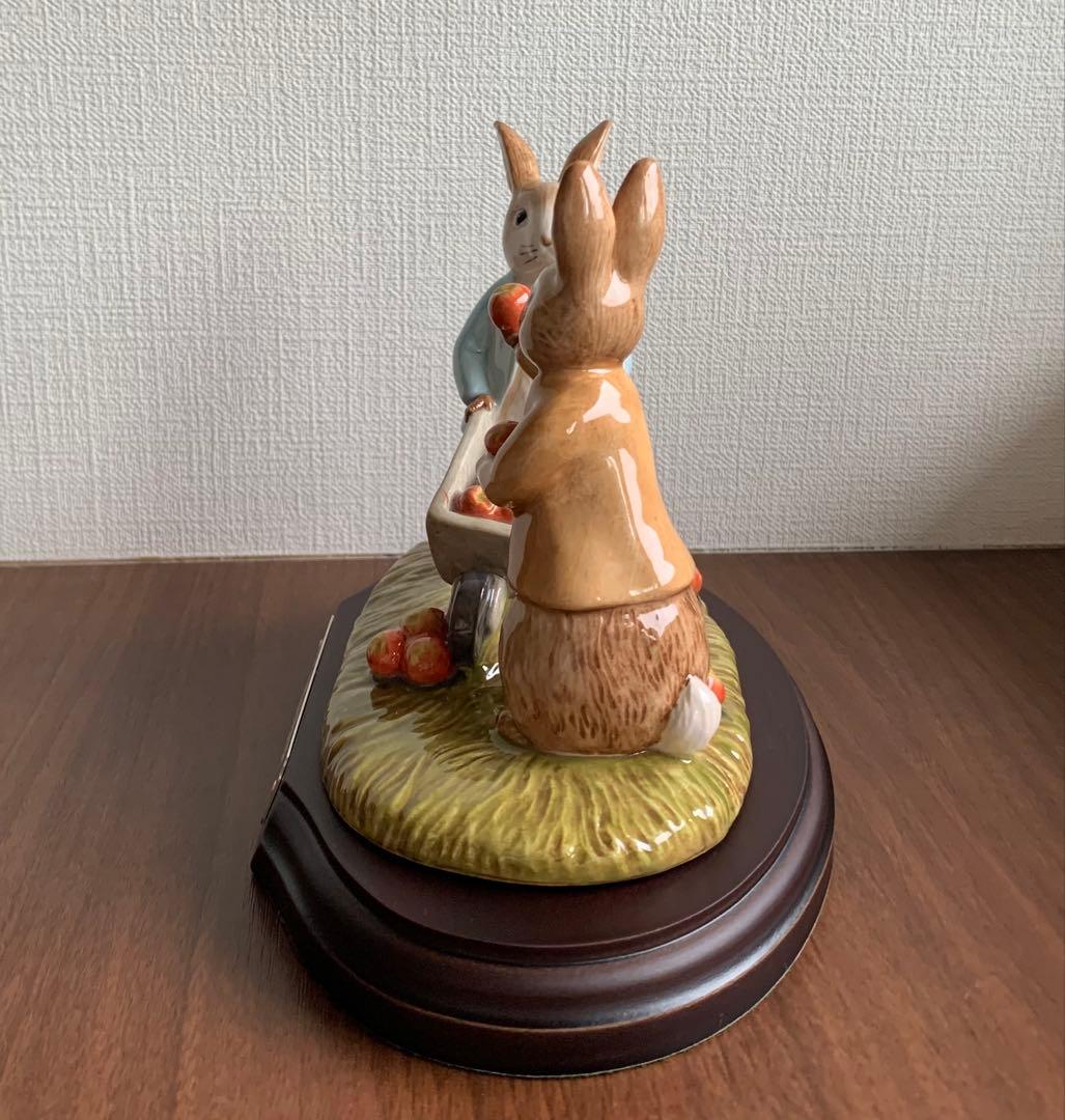 ピーターとベンジャミン タブロー りんご アップル ピーターラビット 置物