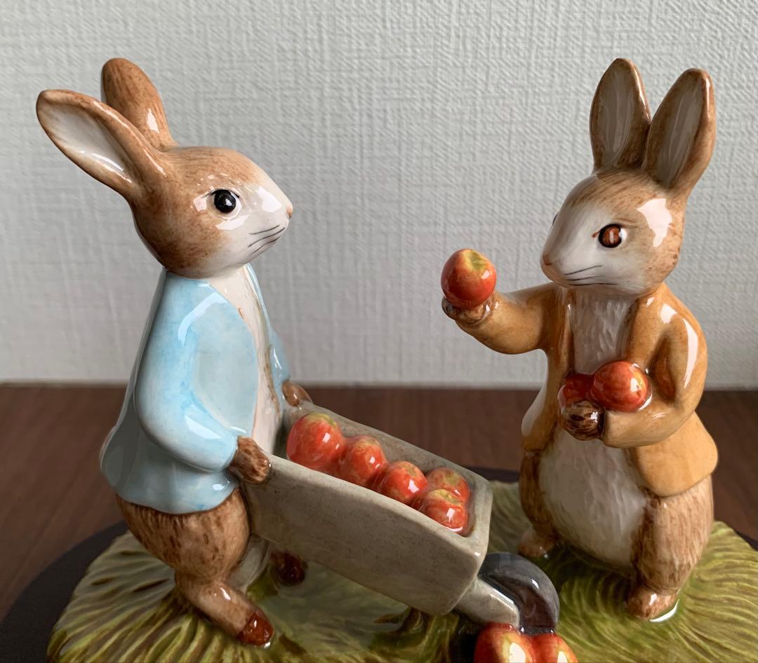 ピーターとベンジャミン タブロー りんご アップル ピーターラビット 置物