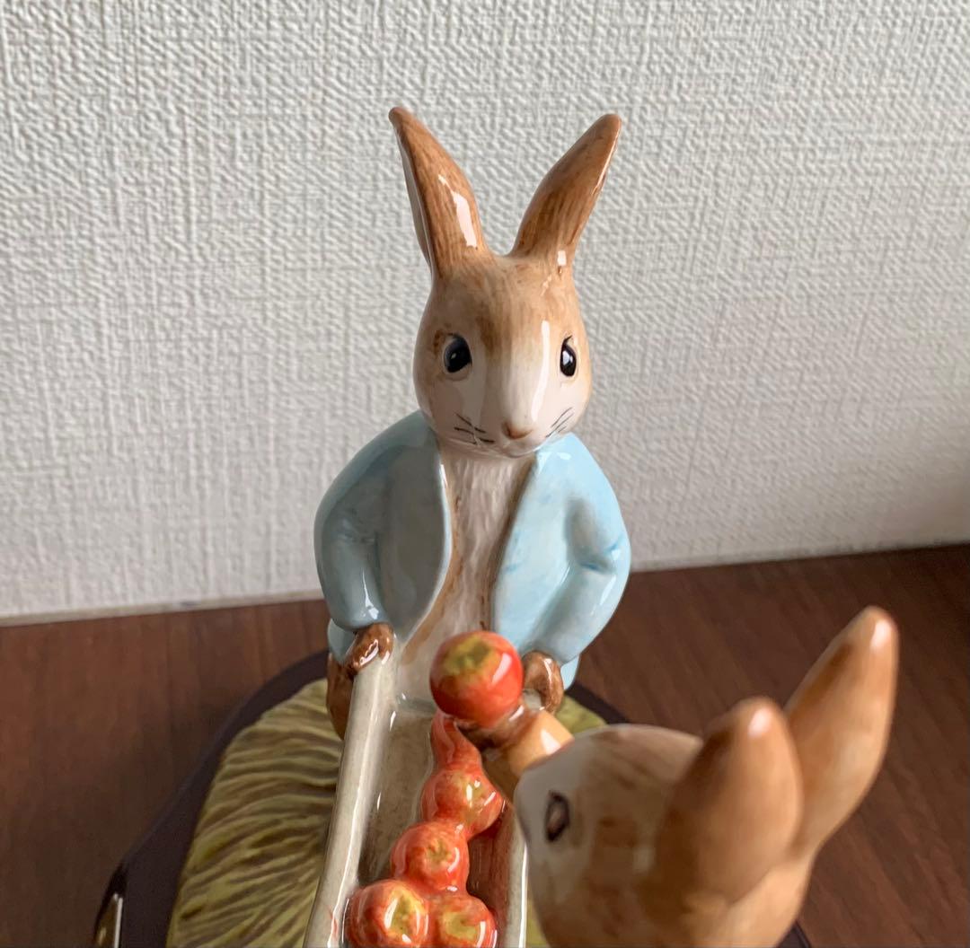 ピーターとベンジャミン タブロー りんご アップル ピーターラビット 置物