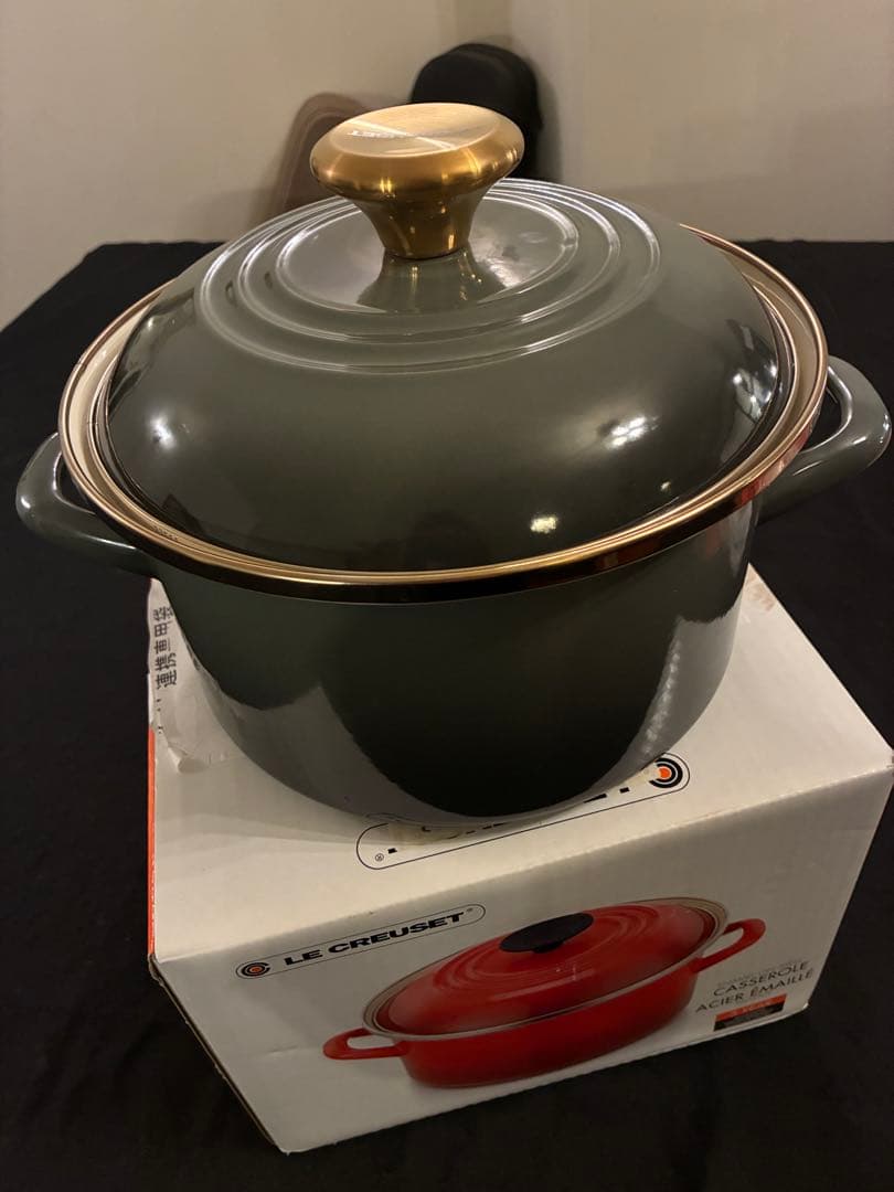 【新古品】LE CREUSET グレー　20cm ゴールドノブ　両手鍋