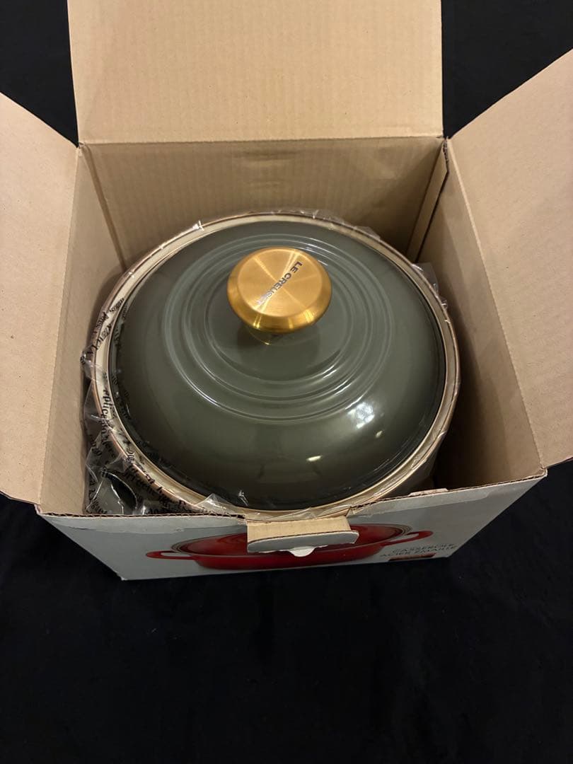 【新古品】LE CREUSET グレー　20cm ゴールドノブ　両手鍋