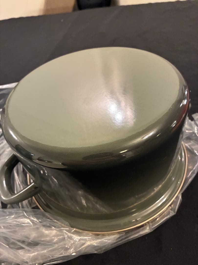 【新古品】LE CREUSET グレー　20cm ゴールドノブ　両手鍋