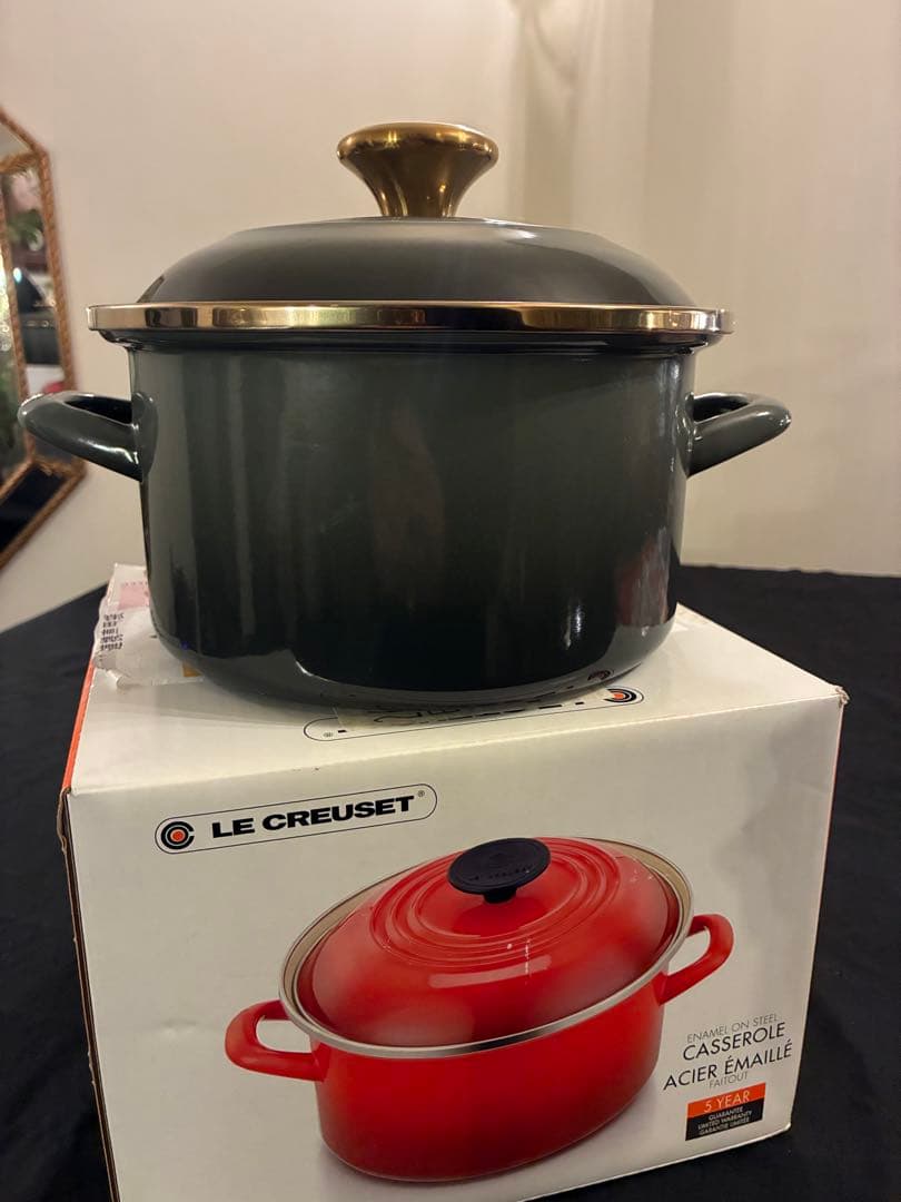 【新古品】LE CREUSET グレー　20cm ゴールドノブ　両手鍋
