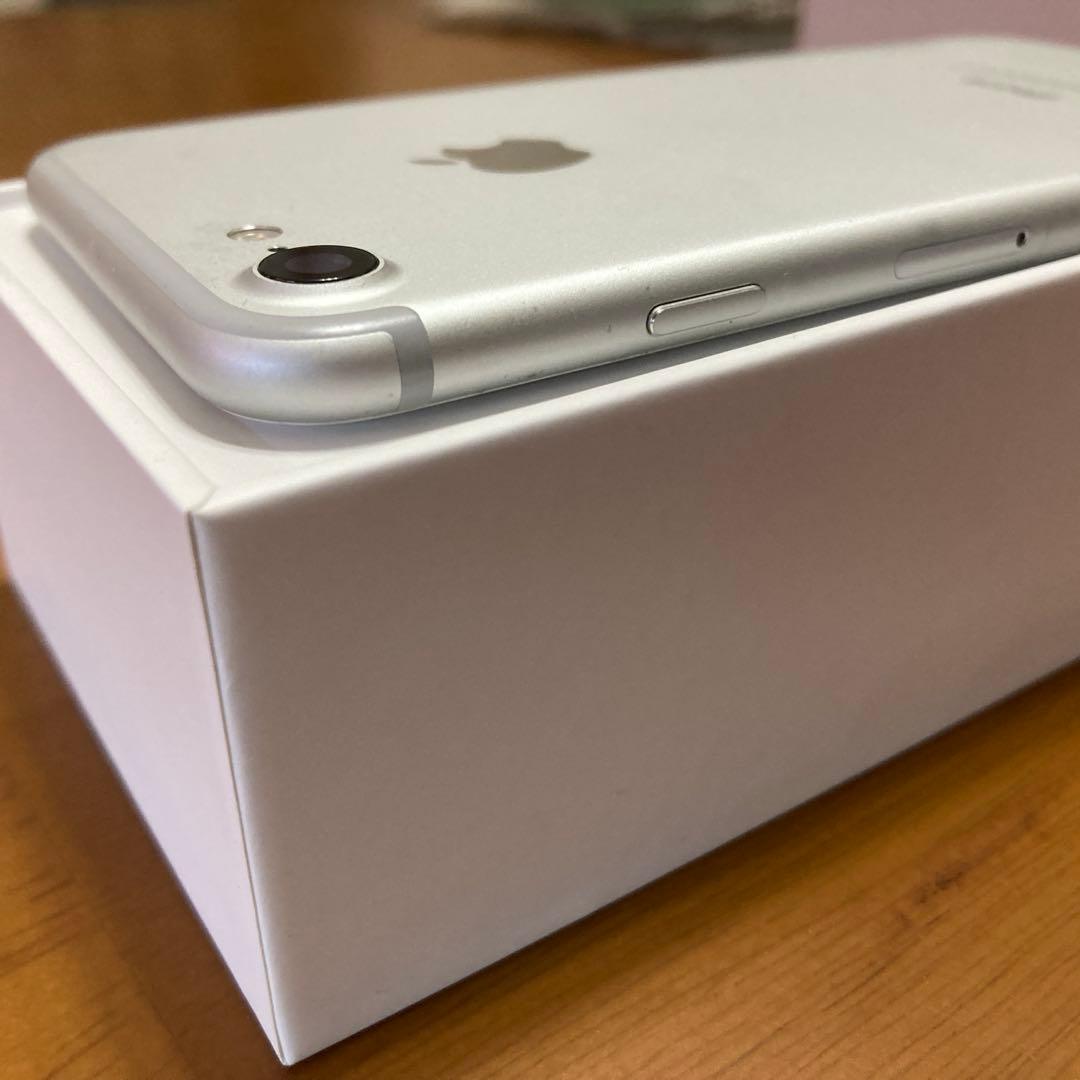 美品　シルバー　iPhone 7 32GB SIMフリー バッテリー80%